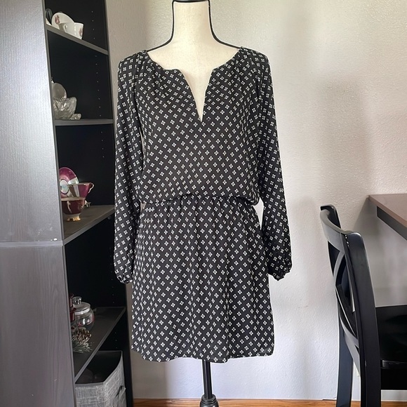 Express Dresses & Skirts - Express Sz XS Long Sleeved Mini Dress